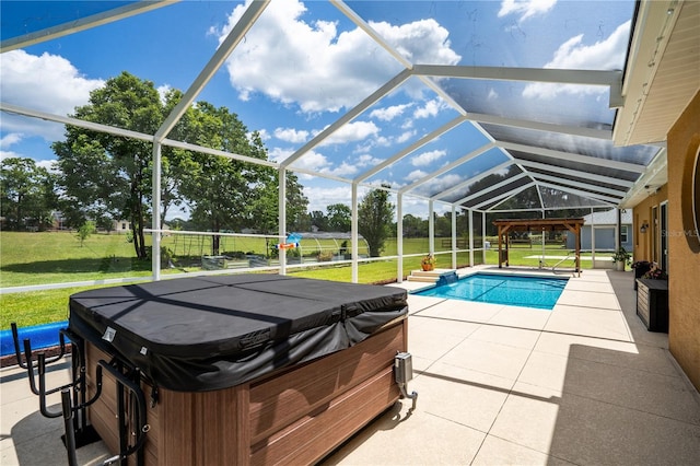 5815 NE 70th St, Silver Springs, FL 34488 - swimming pool with a hot tub, a patio area, a lawn, and a lanai