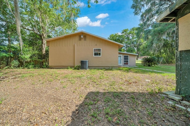 1322 NE 53rd St, Ocala, FL 34479 - rear view of house featuring cooling unit