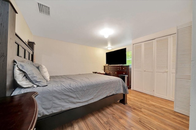 1322 NE 53rd St, Ocala, FL 34479 - bedroom with light wood-style floors and a closet