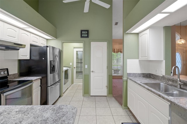 11 Calendula Ct E, Homosassa, FL 34446 - kitchen featuring stainless steel appliances, a sink, under cabinet range hood, washer / clothes dryer, and a high ceiling