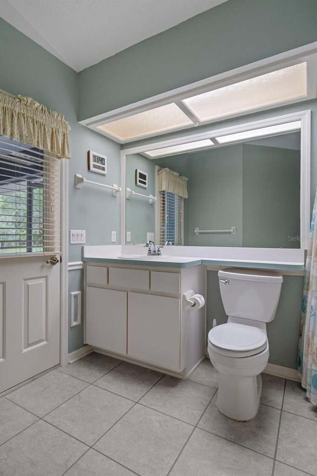 11 Calendula Ct E, Homosassa, FL 34446 - full bath featuring tile patterned floors, vanity, toilet, and baseboards