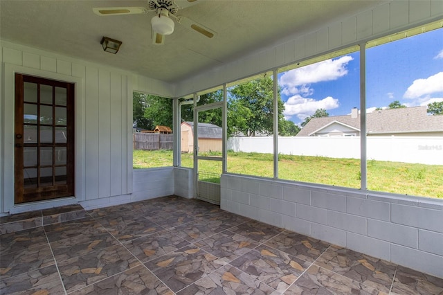 3295 SE 56th Ave, Ocala, FL 34480 - unfurnished sunroom featuring ceiling fan