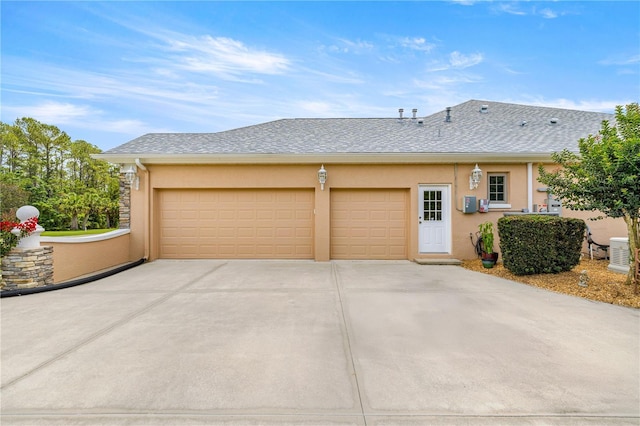 6573 S Magnolia Ave, Ocala, FL 34471 - view of front facade with stucco siding, driveway, and a garage