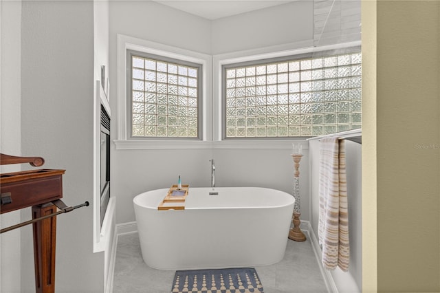 6573 S Magnolia Ave, Ocala, FL 34471 - bathroom with a soaking tub and baseboards