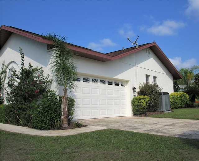 8770 SW 196th Terrace Rd, Dunnellon, FL 34432 - view of side of home featuring stucco siding, concrete driveway, central AC unit, and a garage
