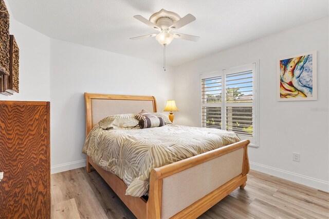 3141 Roswell Rd, The Villages, FL 32162 - bedroom featuring wood finished floors, baseboards, and a ceiling fan