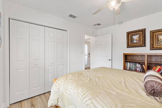 3141 Roswell Rd, The Villages, FL 32162 - bedroom with light wood finished floors, a closet, and ceiling fan