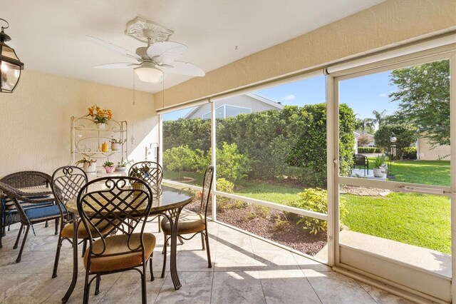 3141 Roswell Rd, The Villages, FL 32162 - sunroom with outdoor dining space and a ceiling fan