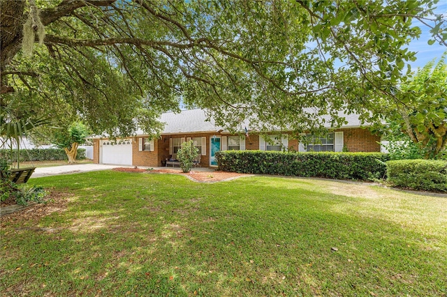 6070 SE 39th Ave, Ocala, FL 34480 - single story home featuring a garage, brick siding, driveway, and a front lawn