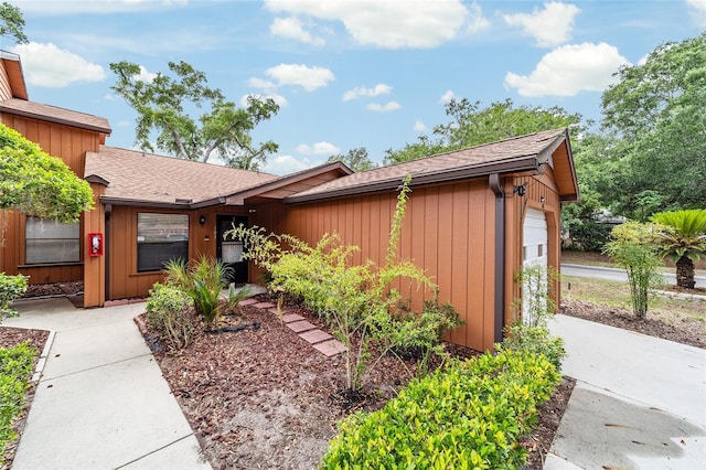 2701 NE 10th St Unit 101, Ocala, FL 34470 - mid-century home with an attached garage and a shingled roof