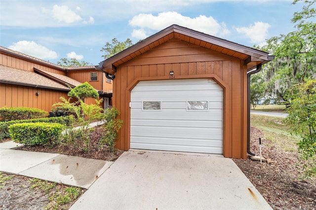 2701 NE 10th St Unit 101, Ocala, FL 34470 - garage featuring concrete driveway