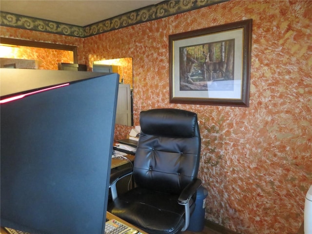 5083 SE 26th St, Ocala, FL 34480 - home office featuring wallpapered walls