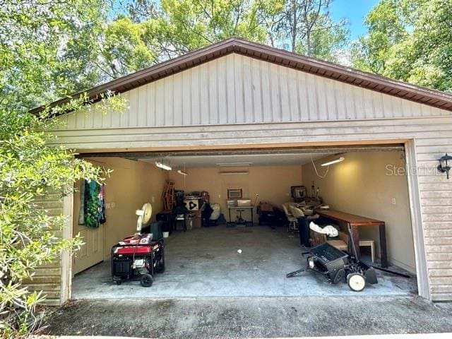 20100 SW 95th St, Dunnellon, FL 34431 - view of garage