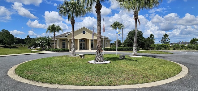 6405 SW 88th Loop, Ocala, FL 34476 - view of property's community featuring a yard and curved driveway