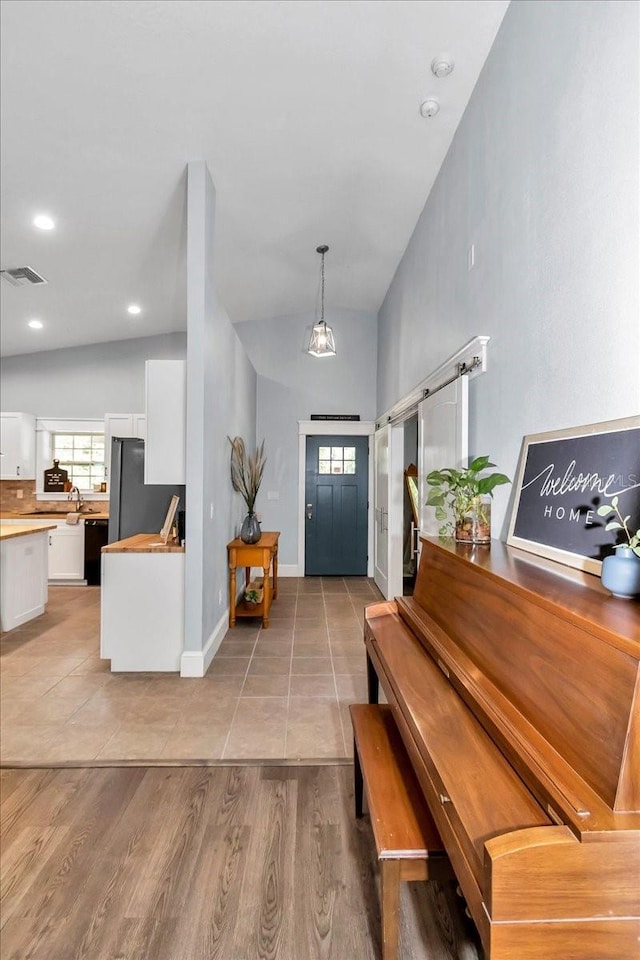 12080 SE Sunset Harbor Rd, Weirsdale, FL 32195 - entrance foyer with vaulted ceiling and light tile patterned floors