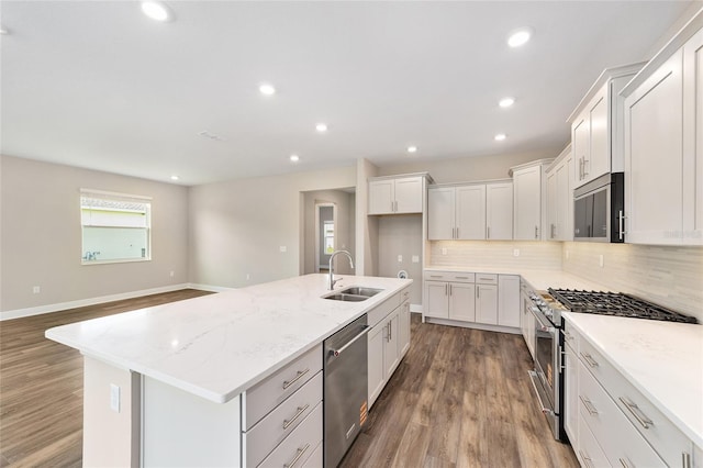 9865 SW 105th Ct, Ocala, FL 34481 - kitchen featuring a sink, stainless steel appliances, wood finished floors, backsplash, and a kitchen island with sink