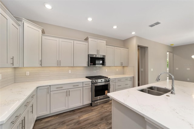 9865 SW 105th Ct, Ocala, FL 34481 - kitchen with stainless steel appliances, a sink, decorative backsplash, dark wood-type flooring, and recessed lighting
