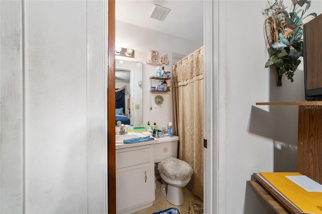 17128 SE 140th Ave, Weirsdale, FL 32195 - full bath featuring vanity and toilet