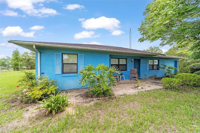 17128 SE 140th Ave, Weirsdale, FL 32195 - view of front of house featuring stucco siding, a front yard, and covered porch