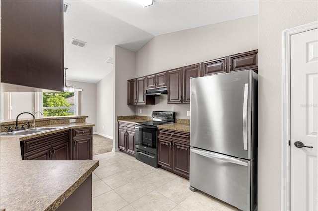 3445 SE 139th Ln, Summerfield, FL 34491 - kitchen with freestanding refrigerator, black / electric stove, vaulted ceiling, under cabinet range hood, and a sink