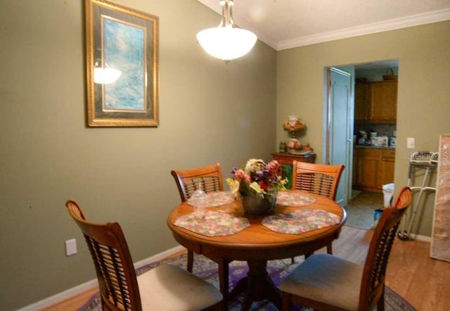 6190 SW 84th Pl, Ocala, FL 34476 - dining area featuring ornamental molding, light wood-style floors, and baseboards