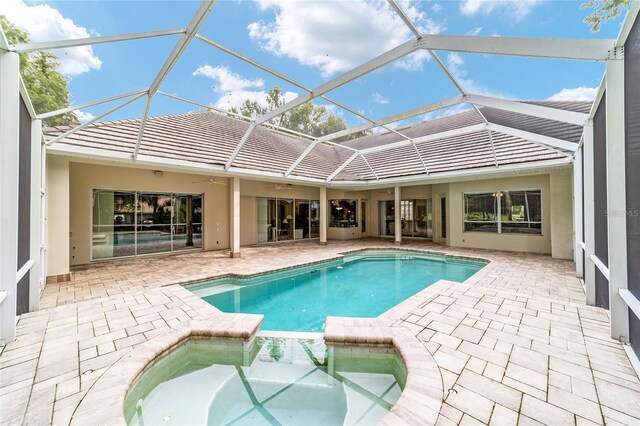 7915 SE 12th Cir, Ocala, FL 34480 - view of pool featuring a patio, ceiling fan, a pool with connected hot tub, and a lanai