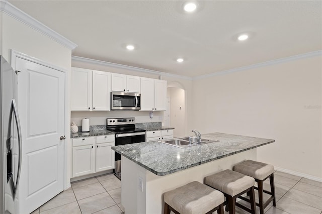 32 Hickory Course Loop, Ocala, FL 34472 - kitchen with stainless steel appliances, a sink, crown molding, a kitchen breakfast bar, and arched walkways