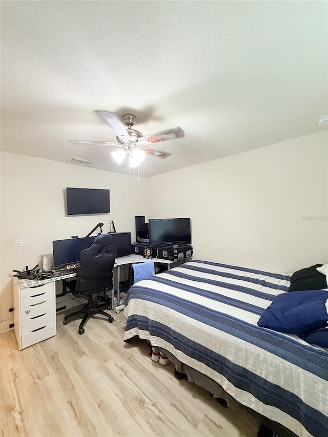 186 NW 44th St, Ocala, FL 34475 - bedroom featuring light wood-style flooring, an office area, and ceiling fan