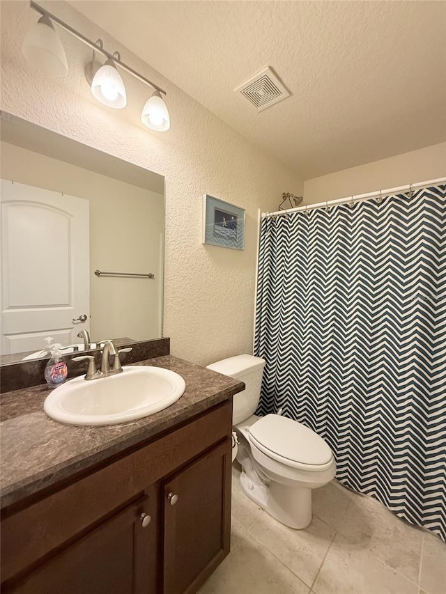186 NW 44th St, Ocala, FL 34475 - full bathroom with a textured wall, a textured ceiling, vanity, and a shower with shower curtain