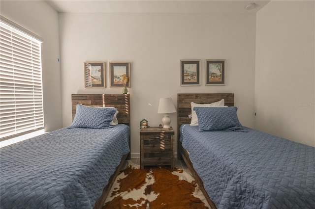 19551 SW 77th Loop, Dunnellon, FL 34432 - bedroom with multiple windows