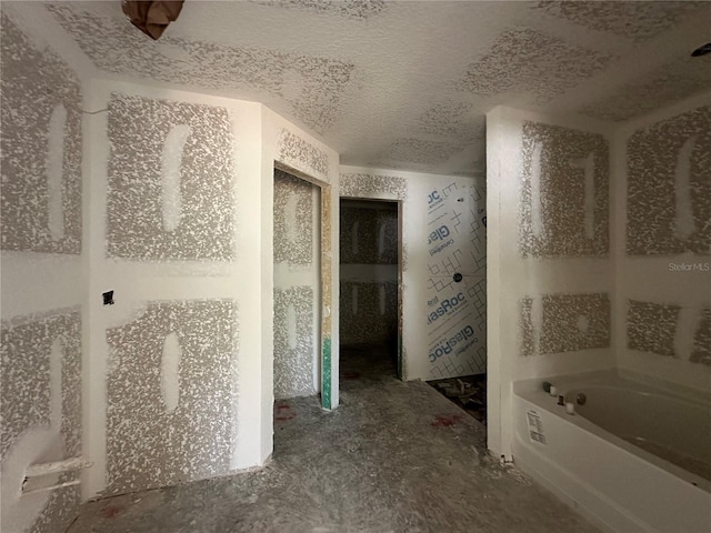 2 Pine Course Trl, Ocala, FL 34472 - bathroom featuring a garden tub