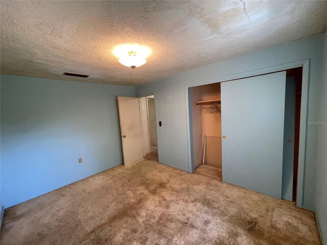104 S Jeffery St, Beverly Hills, FL 34465 - unfurnished bedroom featuring carpet flooring, a closet, and a textured ceiling
