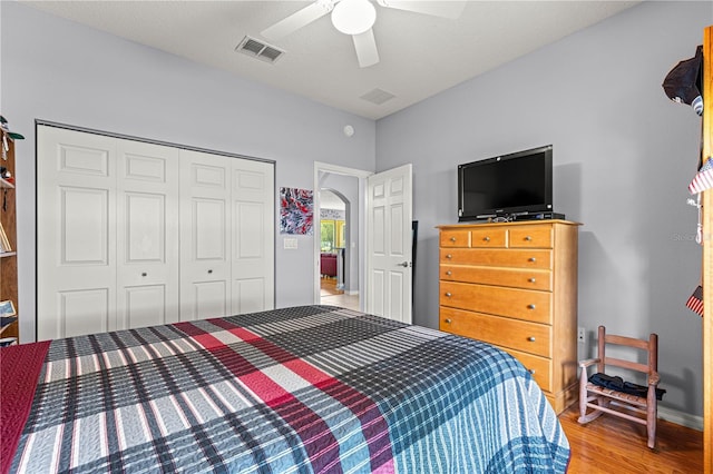 9551 SW 92nd Ter, Ocala, FL 34481 - bedroom featuring wood finished floors, a closet, a ceiling fan, baseboards, and arched walkways