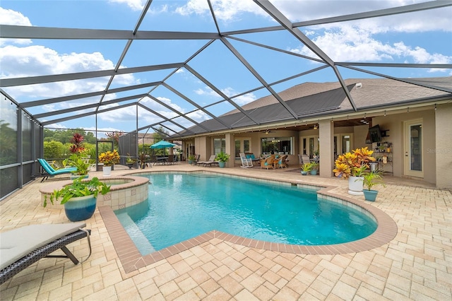 3986 SE 43rd Cir, Ocala, FL 34480 - view of swimming pool featuring ceiling fan, a patio, a pool with connected hot tub, outdoor dining space, and glass enclosure