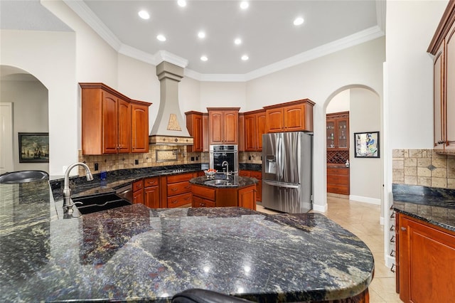 3986 SE 43rd Cir, Ocala, FL 34480 - kitchen with appliances with stainless steel finishes, an island with sink, tasteful backsplash, recessed lighting, and a peninsula