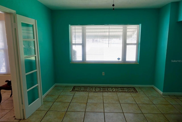 2810 SE Lake Weir Ave, Ocala, FL 34471 - unfurnished room featuring tile patterned flooring, plenty of natural light, and baseboards