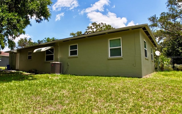 2810 SE Lake Weir Ave, Ocala, FL 34471 - back of property featuring central AC unit and a yard