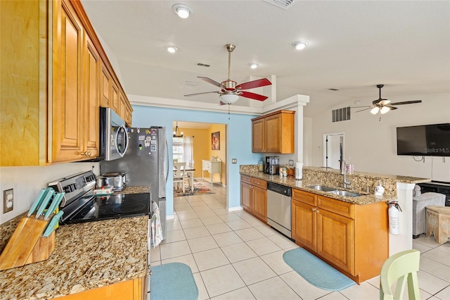 63 Walnut Crse, Ocala, FL 34480 - kitchen with ceiling fan, stainless steel appliances, a sink, vaulted ceiling, and a peninsula