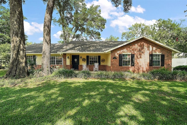 986 SE 57th Ave, Ocala, FL 34480 - single story home with brick siding, a front lawn, and covered porch