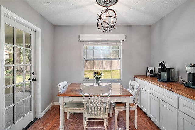 986 SE 57th Ave, Ocala, FL 34480 - dining room featuring a textured ceiling, dark wood-style flooring, and baseboards