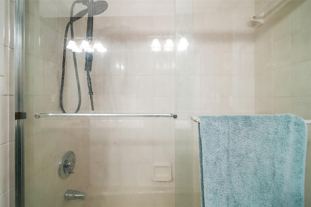 986 SE 57th Ave, Ocala, FL 34480 - full bathroom featuring combined bath / shower with glass door