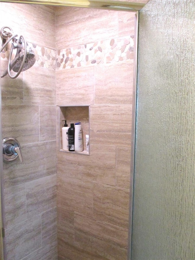 14695 SW 112th Cir, Dunnellon, FL 34432 - bathroom with tiled shower