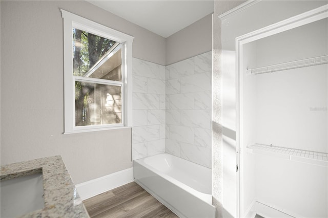 4609 NE 7th St, Ocala, FL 34470 - full bath featuring wood finished floors, vanity, and bathtub / shower combination
