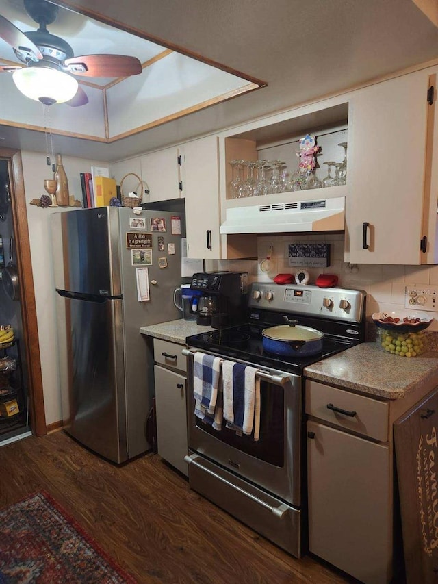 8343 SW 105th Pl, Ocala, FL 34481 - kitchen featuring stainless steel appliances, under cabinet range hood, dark wood finished floors, a ceiling fan, and backsplash