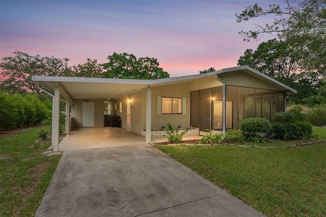 10012 SW 88th Ct, Ocala, FL 34481 - view of front of home featuring driveway, a yard, and a carport
