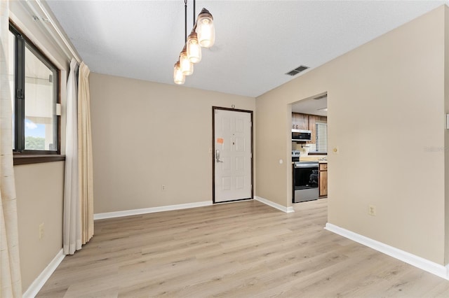 10012 SW 88th Ct, Ocala, FL 34481 - empty room featuring light wood-type flooring and baseboards