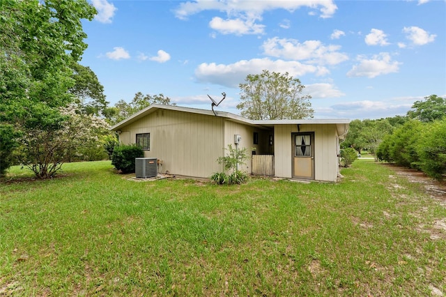 10012 SW 88th Ct, Ocala, FL 34481 - back of property featuring central air condition unit and a yard