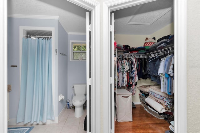 10806 SW 86th Ave, Ocala, FL 34481 - bathroom with a spacious closet, toilet, ornamental molding, curtained shower, and a textured ceiling