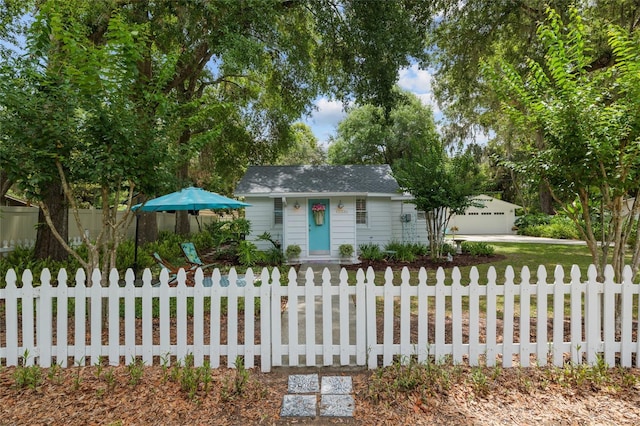 12335 SE 130th Ct, Ocklawaha, FL 32179 - view of front of property with a fenced front yard