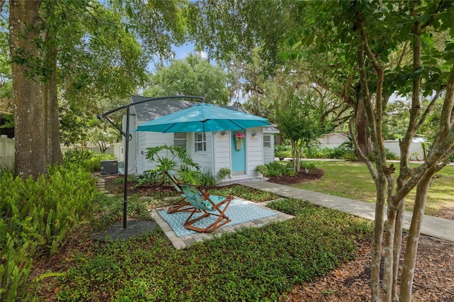 12335 SE 130th Ct, Ocklawaha, FL 32179 - view of front facade featuring an outbuilding and a front lawn
